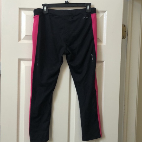 Nike 3/4 length Dri Fit exercise pants - Picture 4 of 6